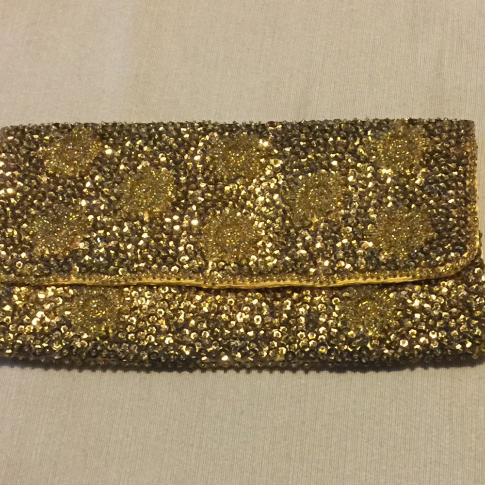 1970s Whiting & Davis Gold Sequined Evening Clutch